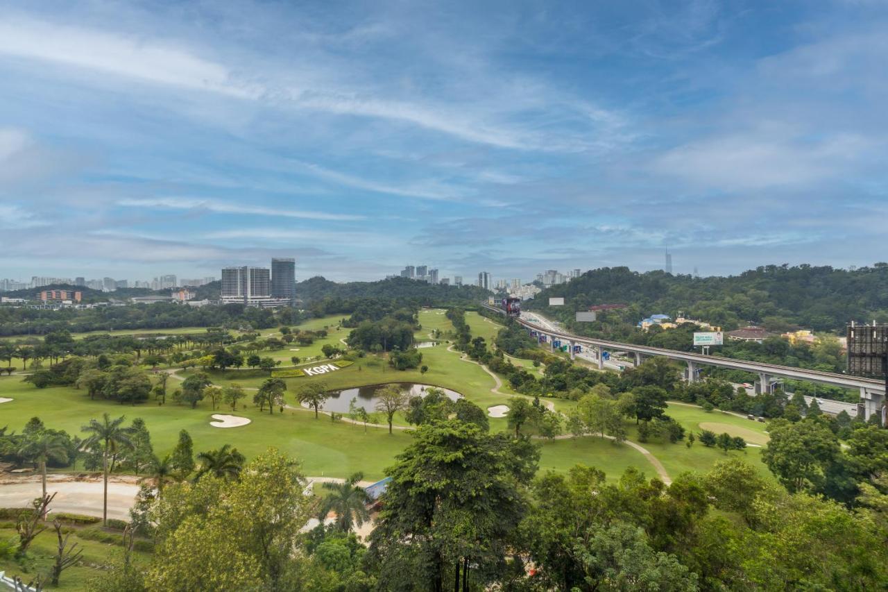 M Resort & Hotel Куала-Лумпур Екстер'єр фото View of the golf course